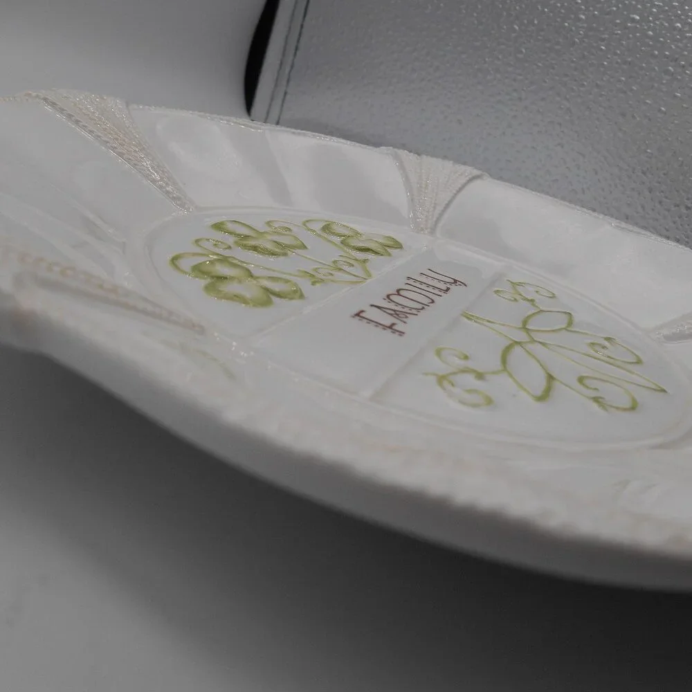 GRASSLANDS ROAD CLOVER GLEN DECORATIVE PLATE DISCONTINUED 2009 EMBOSSED FAMILY - Picture 10 of 11